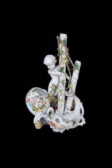 Antico centrotavola in porcellana del 1800 con putto