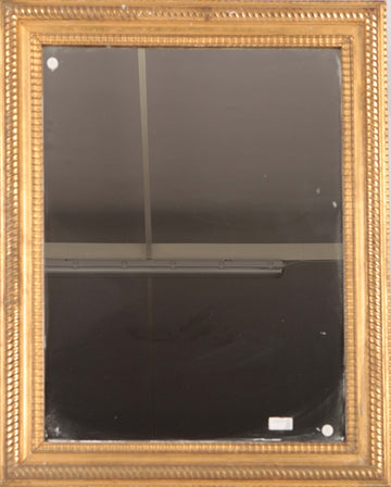 Specchiera Francese rettangolare con cornice in legno dorato.