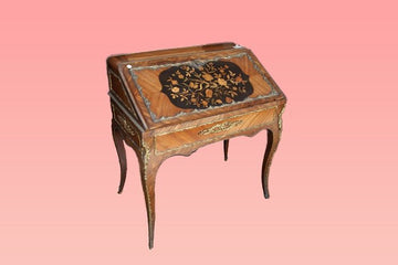 antique important small French Louis XV Bureau Writing desk from 1800 inlaid with bronzes