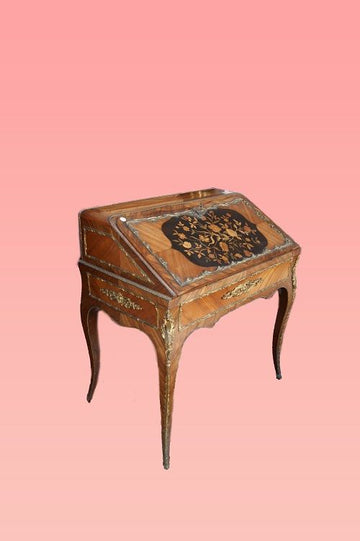 antique important small French Louis XV Bureau Writing desk from 1800 inlaid with bronzes