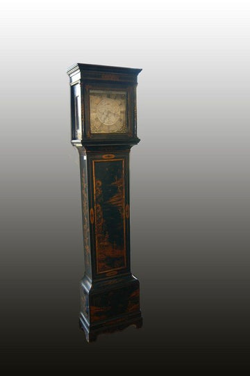 Antique English column clock from the 1800s decorated in oriental wood