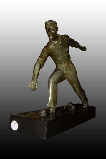 Antica scultura in bronzo stile Decò di inizio 1900 giocatore bocce