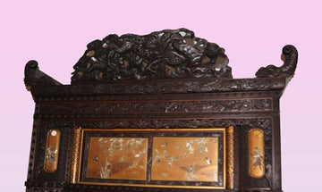 Antica grande credenza cinese del 1800 con personaggi e animali