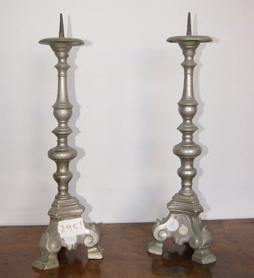 Coppia di antiche torcere candelabri italiani del 1700 in bronzo