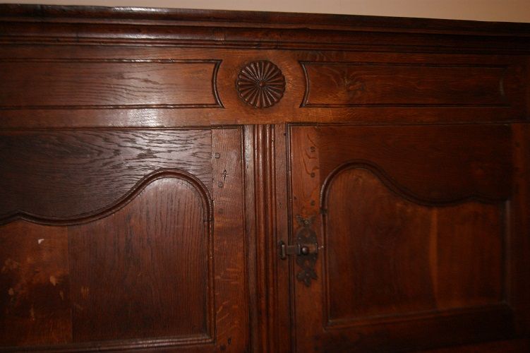 Molto antico Stipo armadio credenza grande francese del 1600 in rovere con ante e cassetti particolarissimo