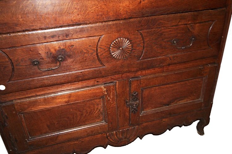 Molto antico Stipo armadio credenza grande francese del 1600 in rovere con ante e cassetti particolarissimo