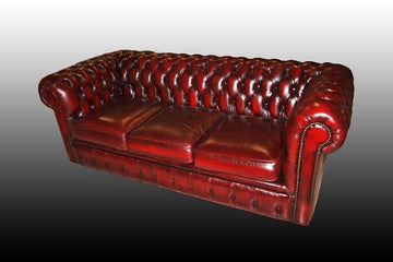 Antique English Chesterfield sofa from 1950 in 3-seater red leather