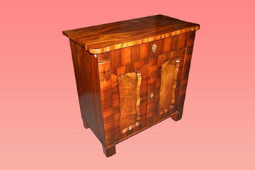 Piccola credenza credenzino biedermeier del 1800 in noce