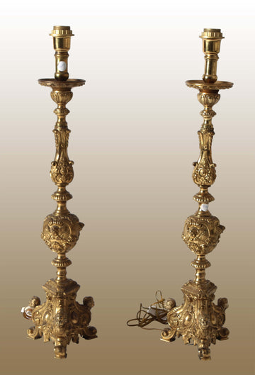 Coppia di antichi candelabri francesi del 1800 in bronzo dorato