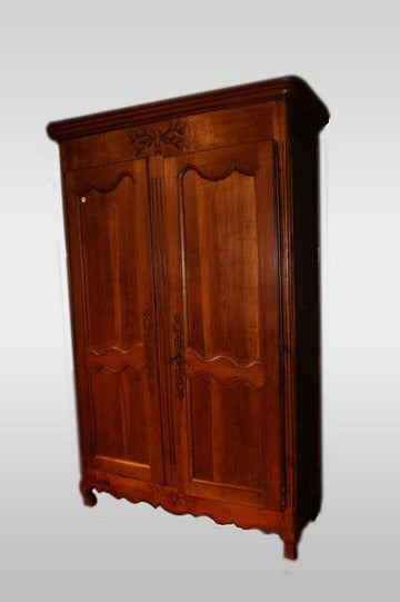 Provençal wardrobe from the 1700s in cherry wood