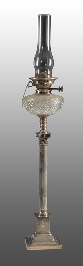 Antica lampada a petrolio inglese in Sheffield e cristallo del 1800