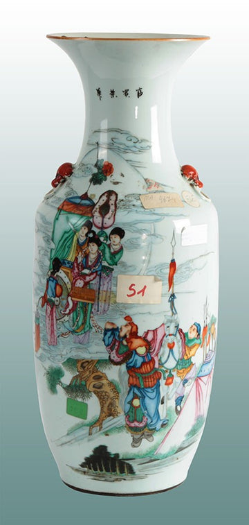 Antico vaso cinese in porcellana bianca decorata del 1900