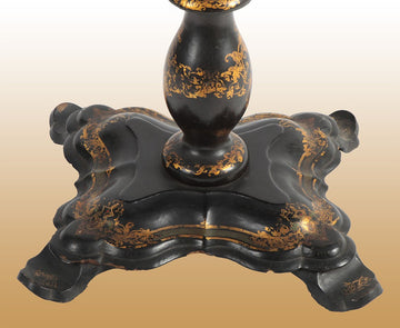 Antico tavolino Papier machè laccato nero con applicazioni madreperla