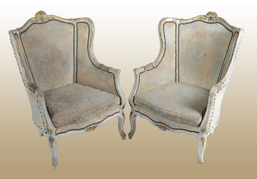 Coppia di antiche poltrone bergere francesi del 1800 laccate e intagli
