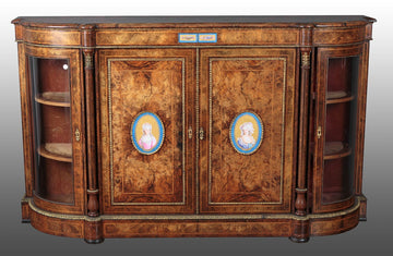 Antique English sideboard from 1800 in olive briar and Sevres porcelain