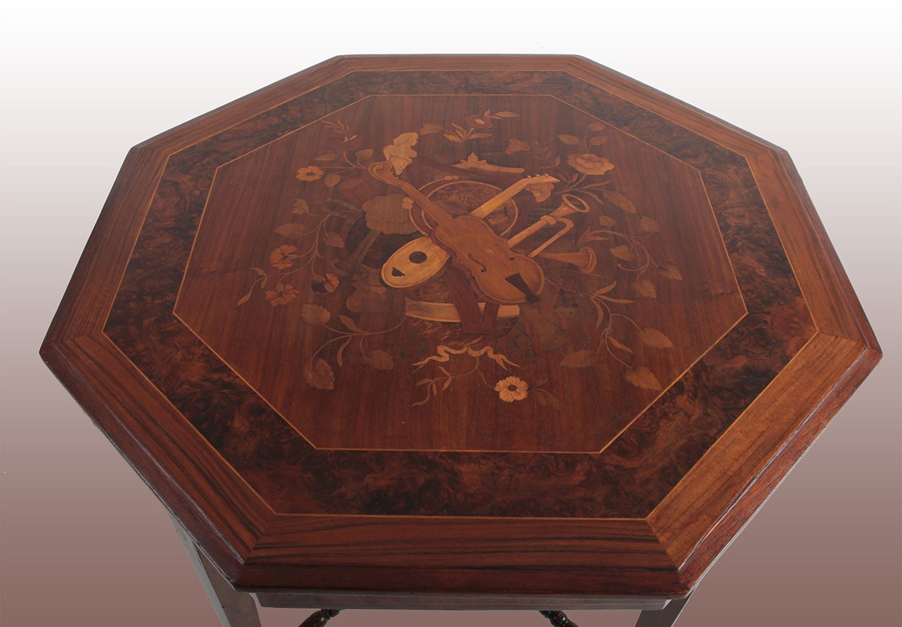 Antico tavolino inglese del 1800 noce ottagonale con piano intarsiato