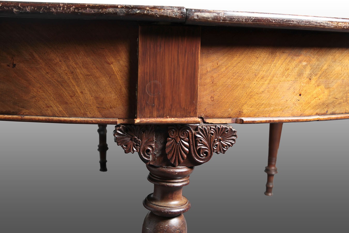 Antico tavolo allungabile francese 1800 in mogano e piuma di mogano 
