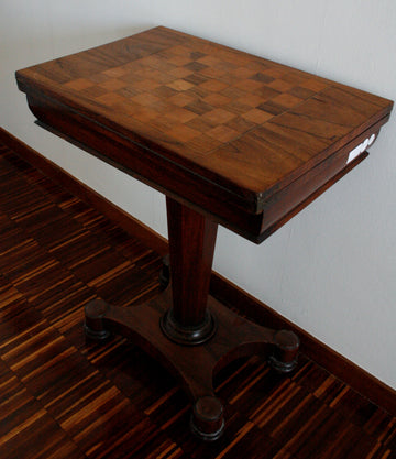 Tavolino da gioco Regency di inizio 1800 con piano a scacchiera
