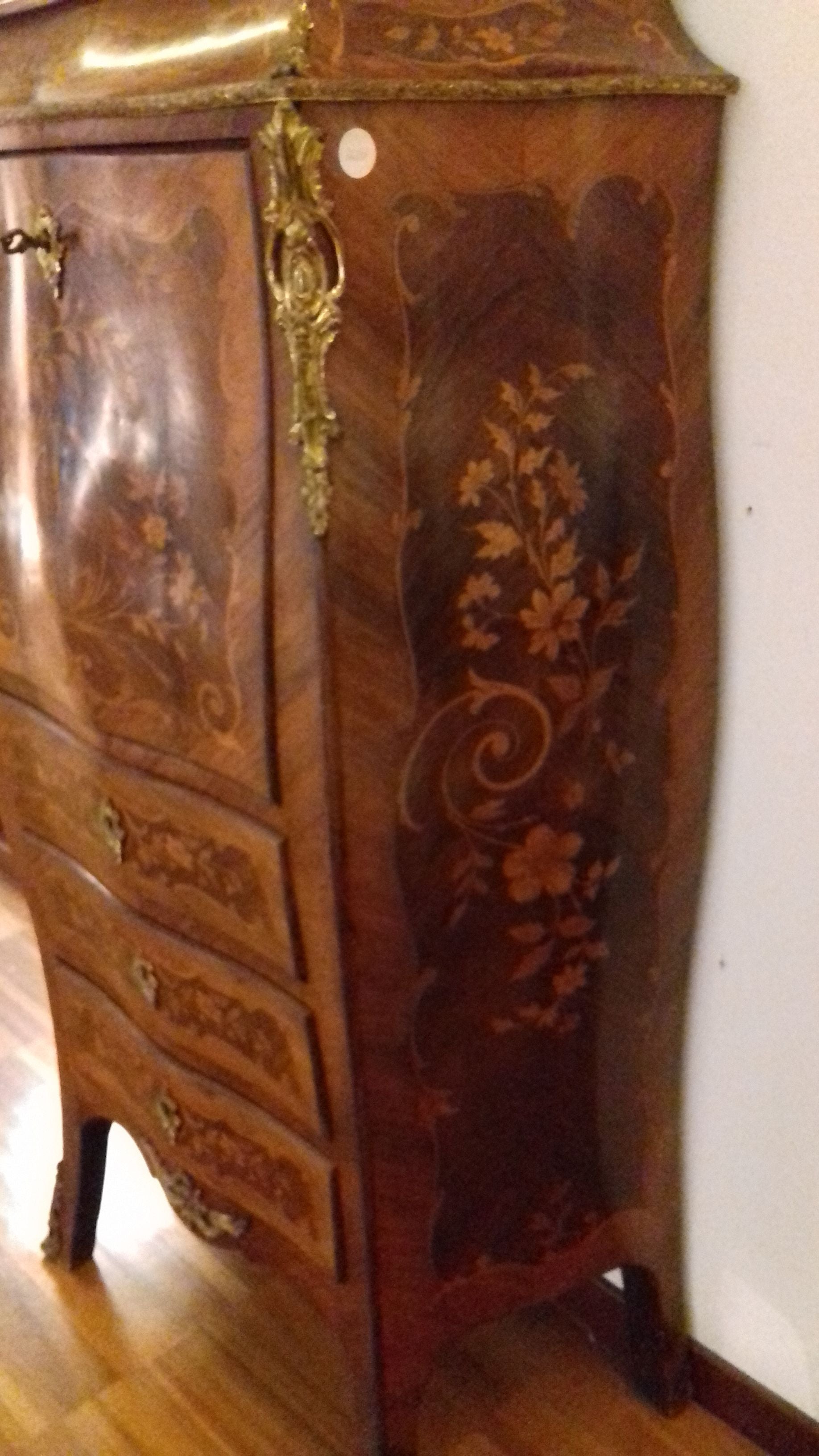 Secretaire in legno di palissandro mosso sul davanti e sui laterali intarsiato stile Luigi XV