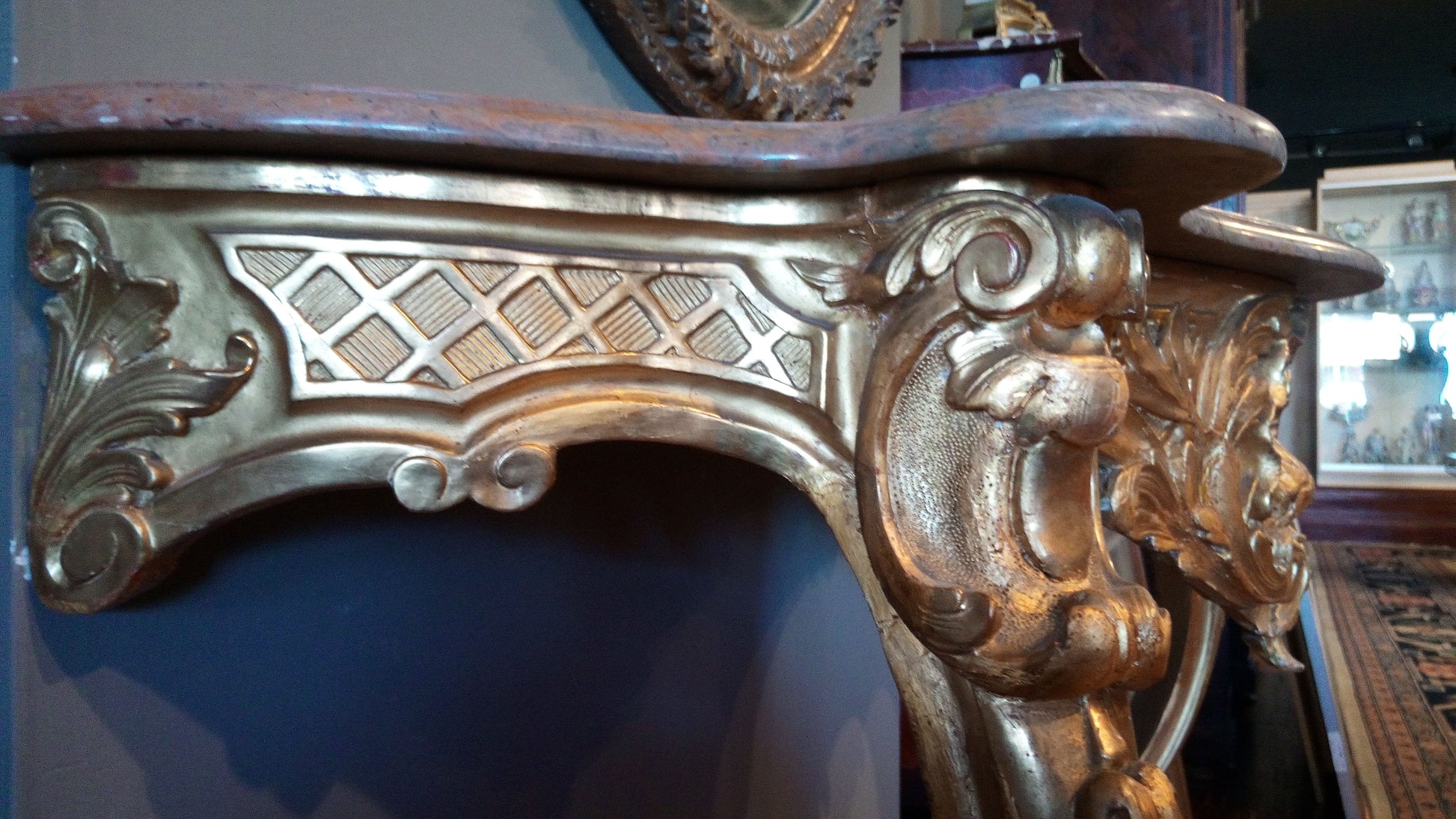 Antica consolle francese del 1800 in legno intagliato e dorato con marmo