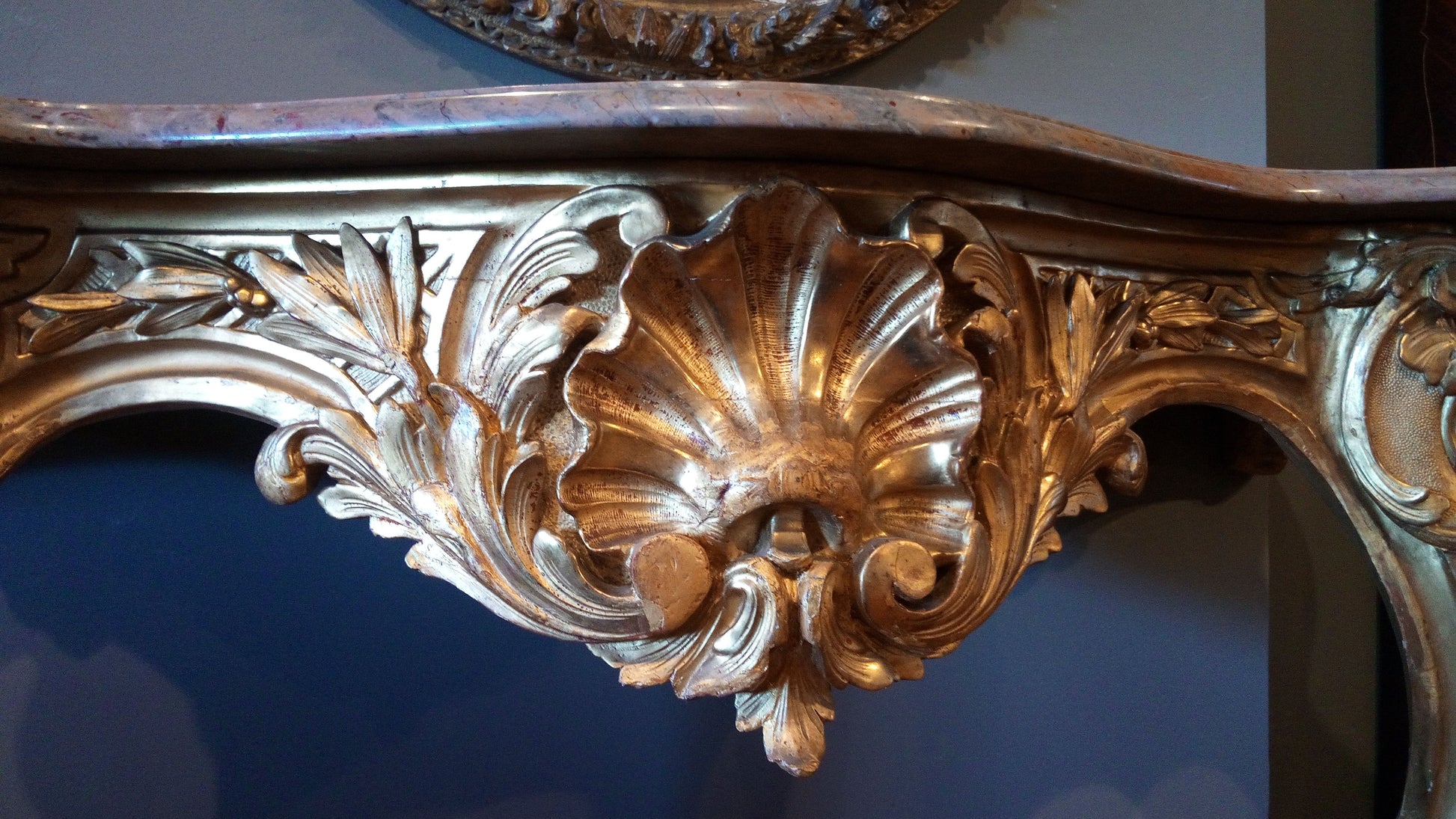 Antica consolle francese del 1800 in legno intagliato e dorato con marmo