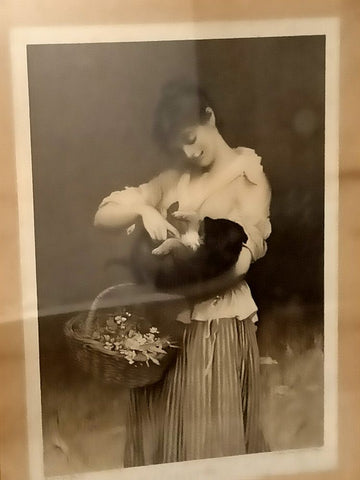 Stampa inglese raffigurante donna con cesto e cagnolino