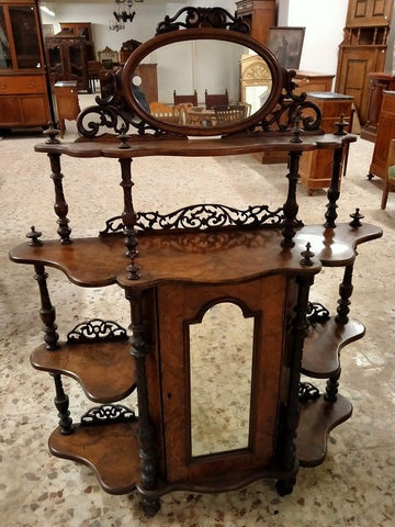 Antica cabinet in radica di noce, con intaglio a traforo e specchi