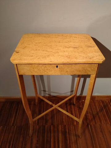 Antico tavolino da lavoro in betulla del 1800 in stile Biedermeier