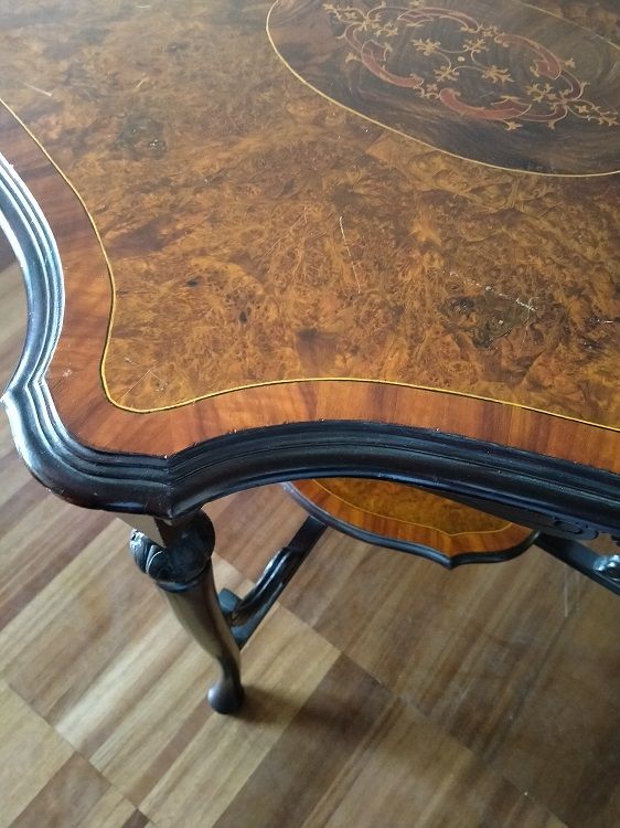 Antico tavolino inglese del 1800 in radica di noce e mogano 