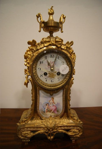 Antique trio mantel clock with candelabra from the 1800s in bronze and porcelain