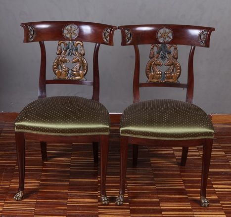 Suite de 4 chaises d'audience en acajou d'époque Empire, à r Suite de 4 chaises d'audience en acajou d'époque Empire, à r