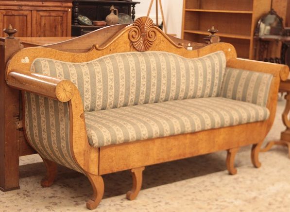 Antico divano russo del 1800 stile Biedermeier in betulla con cassetto