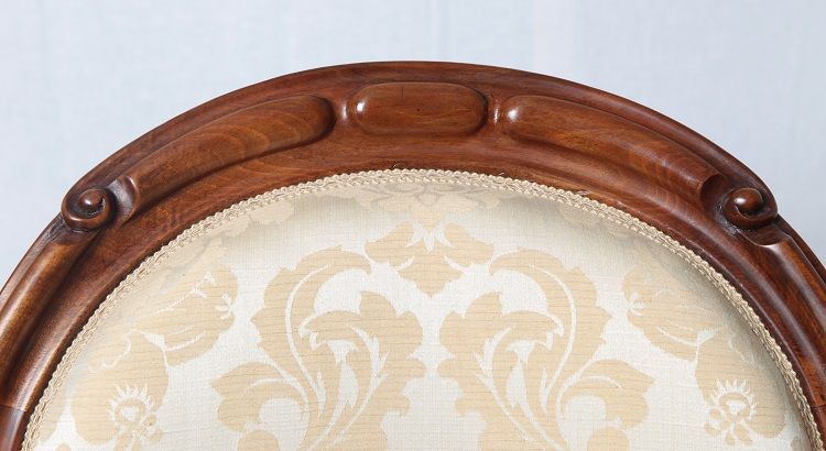 Coppia di antiche poltrone francesi del 1800 restaurate in mogano