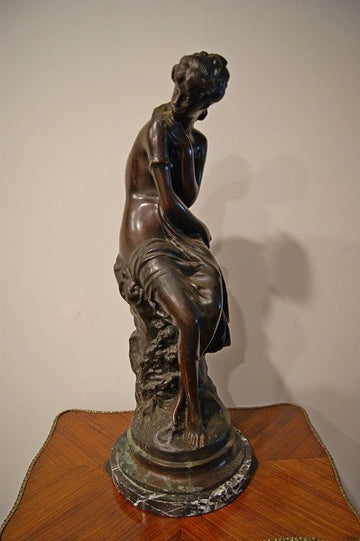 Scultura in bronzo di Donna semi nuda