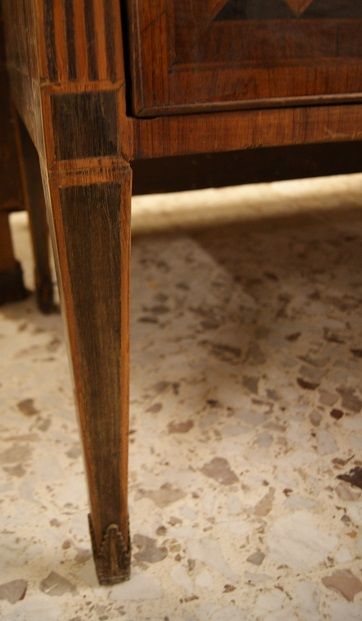 Antico comò intarsiato italiano del 1800 stile Luigi XVI