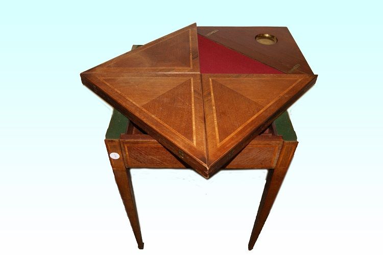 Antico tavolino da gioco Vittoriano del 1800 in mogano e intarsi