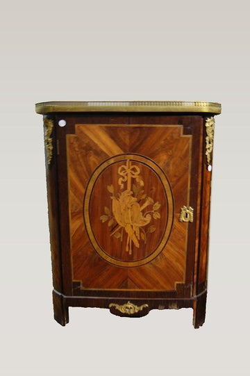 Coppia di antiche angoliere francesi del 1800 stile Luigi XVI riccamente intarsiate e con piano in marmo e bronzi in legno di palissandro e noce
