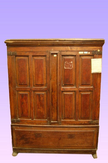Antique Spanish wardrobe from the 1700s in cherry wood