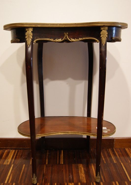 Antico tavolino a fagiolo del 1800 stile Luigi XV con piano in marmo