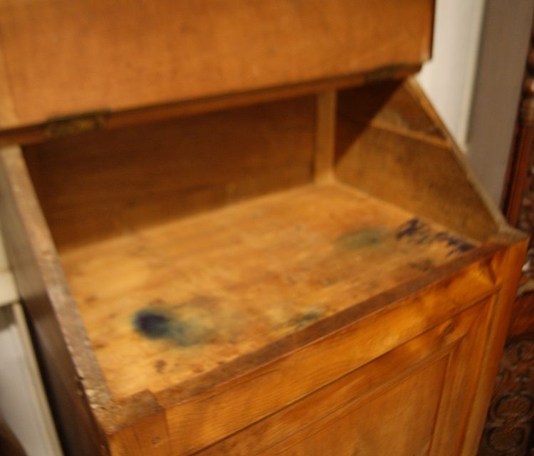 Antico credenzino del 1800 alto con vetrina