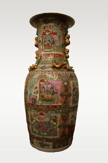 Antico grande vaso cinese in porcellana decorata con scene