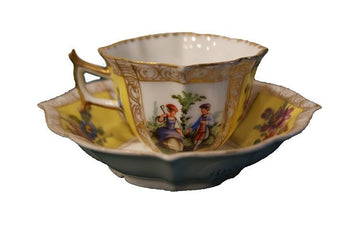 Tazzina in porcellana del 1800 Meissen con fiori e personaggi