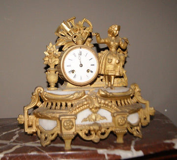 Orologio da tavolo francese del 1800 con raffigurato personaggio femminile