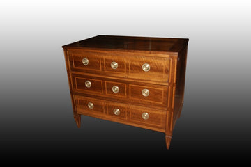 Beautiful French chest of drawers from the 1700s, Louis XVI style, in walnut with inlays