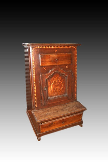 Italian kneeler from the 1600s in walnut wood with inlays