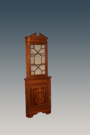 Pair of 19th century English Victorian style Display corner cupboards in inlaid mahogany wood