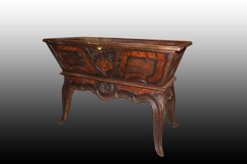 Small French Provençal style sideboard from the 1700s