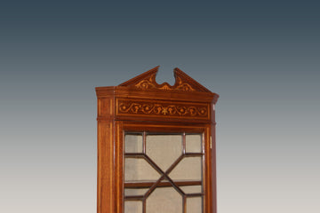 Pair of 19th century English Victorian style Display corner cupboards in inlaid mahogany wood