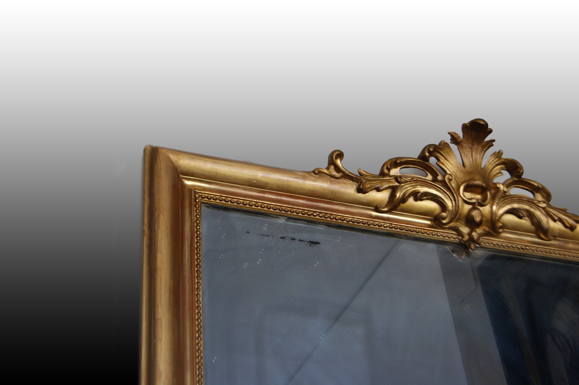 Specchiera dorata francese del 1800 stile Luigi XVI con cimasa