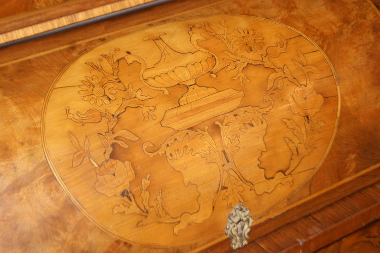 Stupendo scrittoio a rullo francese del 1800 in legno di carrubo riccamente intarsiato
